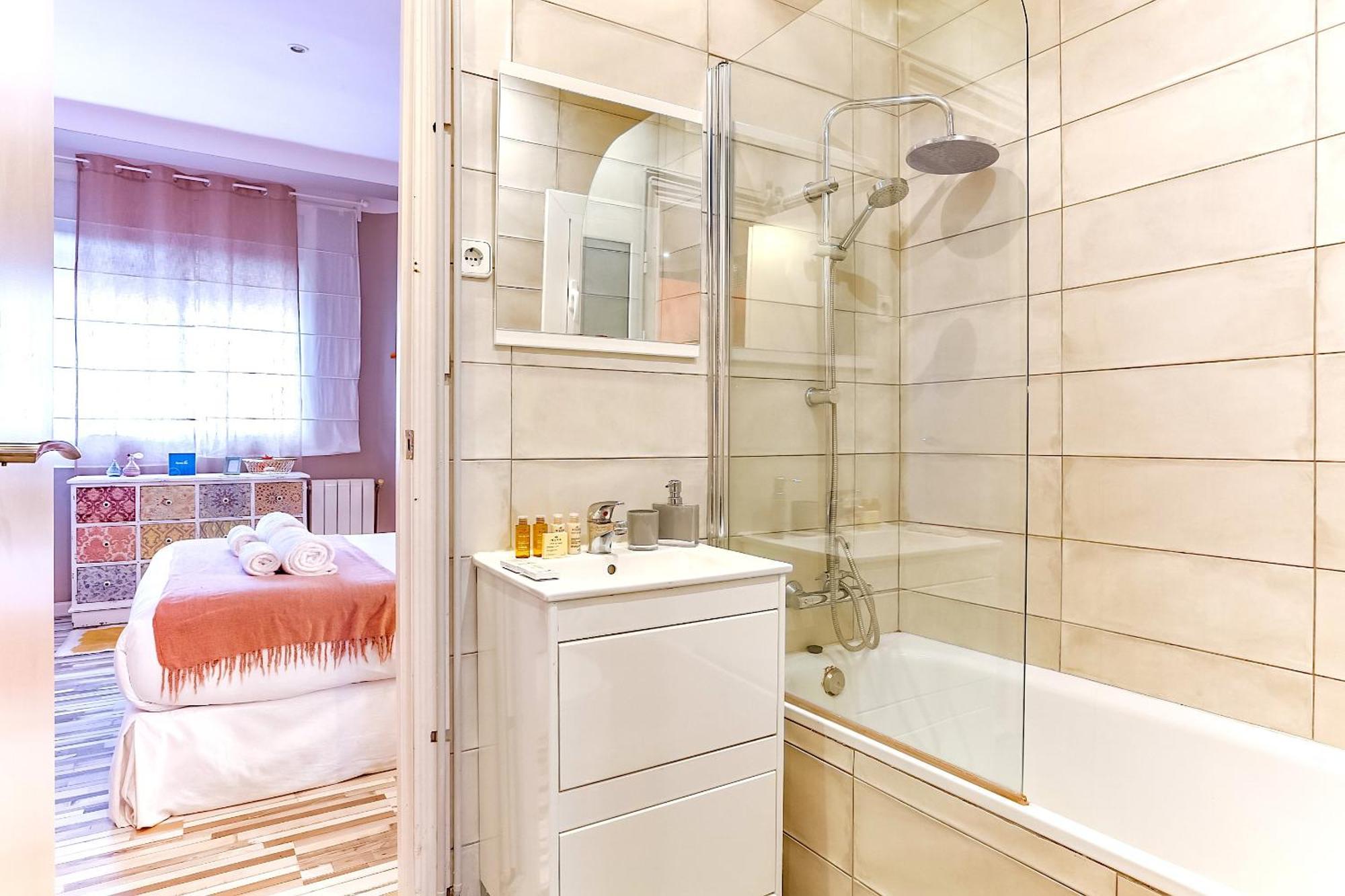 Sweett - Charming In Sant Gervasi Apartment Barcelona Luaran gambar